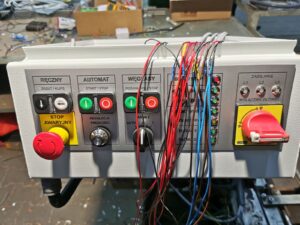 Indywidualnie dobrane rozdzielnie do sterowania i programowanie sterowników plc