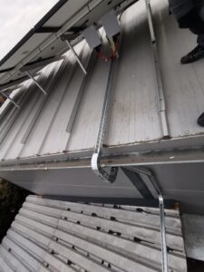 Montaż profesjonalnej trasy kablowej instalacji fotowoltaicznej w Poznaniu