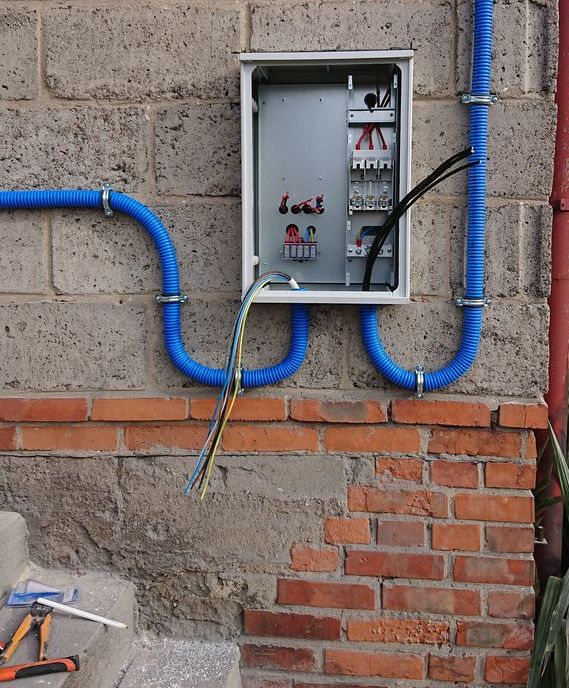 Montaż nowej WLZ przy montażu instalacji fotowoltaicznej